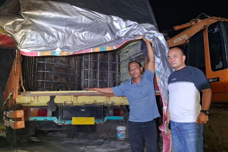 Polisi Hentikan Truk Pembawa 5,4 Ton Solar Ilegal, Modus 29 Barcode dan 7 Pelat Palsu