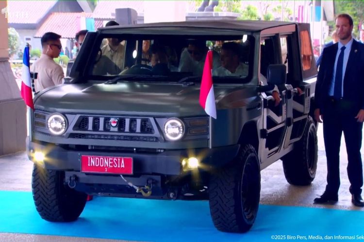 Kala Presiden Macron Disopiri Prabowo Naik Maung di Magelang