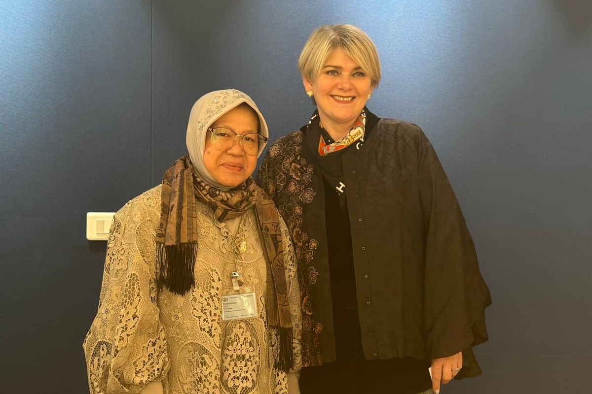 Mensos Risma bersama dengan Direktur Pusat Pengembangan OECD Ragnheidur Elin Arnadottir (Ragga).