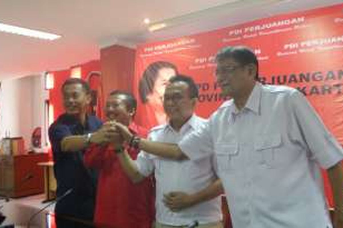 Plt. Ketua DPD PDI-P DKI Jakarta Bambang Dwi Hartono bersama Ketua DPD Partai Gerindra DKI Jakarta Mohamad Taufik. 