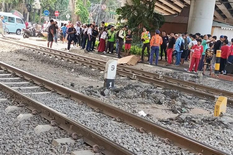 Kronologi Pejalan Kaki Tewas Tertabrak KRL di Karet Jakpus, Diduga Tak Sadar Kereta Kedua Melintas