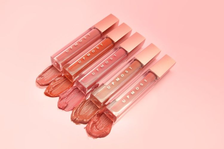 Airy Velvet Lipcreme menghadirkan liima pilihan warna.