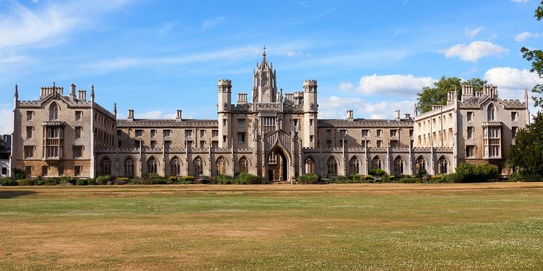  Universitas Cambridge, Inggris. Universitas ini merupakan salah satu universitas tertua di dunia.