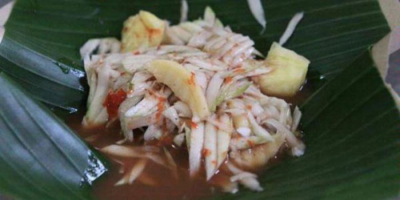 Rujak kuah pindang.