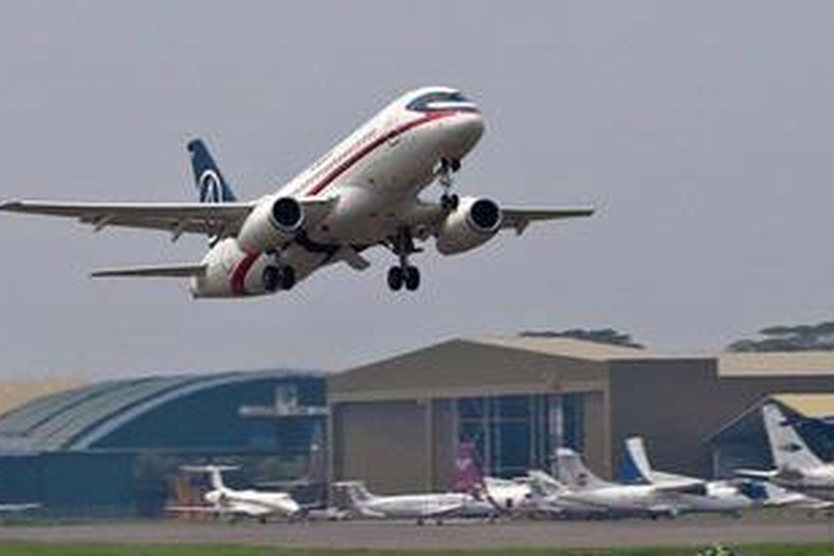 Pesawat Sukhoi Super Jet 100