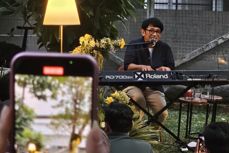 Menikmati Minggu Sore yang Teduh Bersama Mondo Gascaro