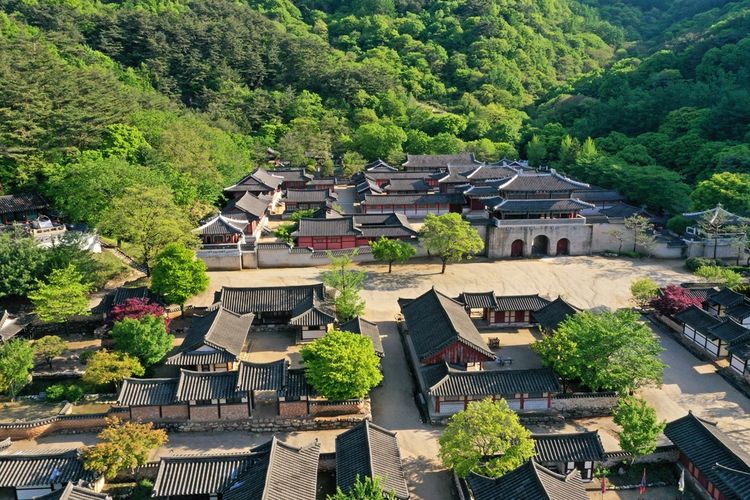 Mungyeongsaejae Open Set yang berada di Sejae-ro, Mungyeong-eup, Mungyeong-si, Gyeongsangbuk-do, Korea Selatan. 