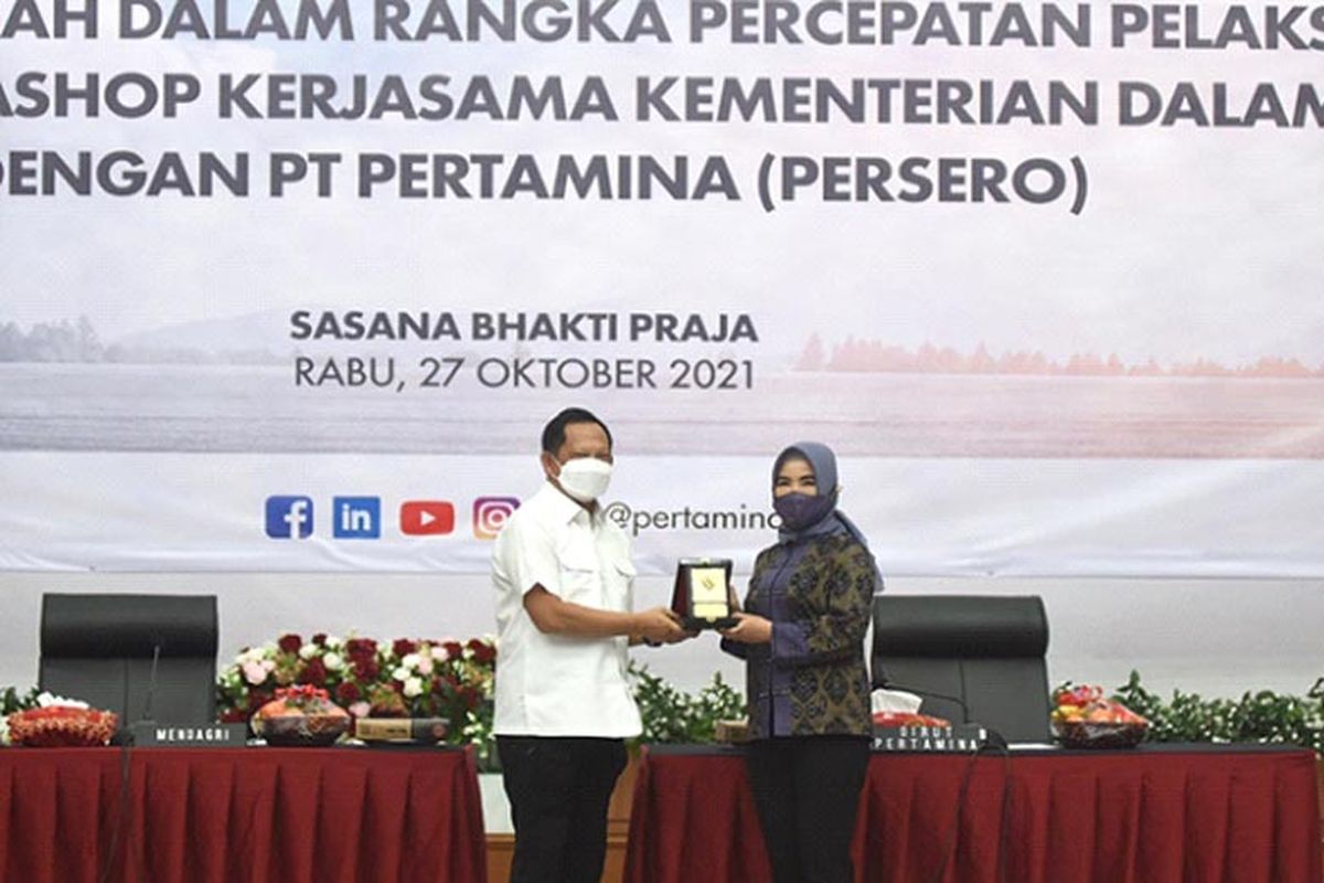 Mendagri dan Dirut Pertamina dalam Rapat Koordinasi Pusat dan Daerah dalam rangka Percepatan Pelaksanaan Program Pertashop di Daerah, Rabu (27/10/2021). 