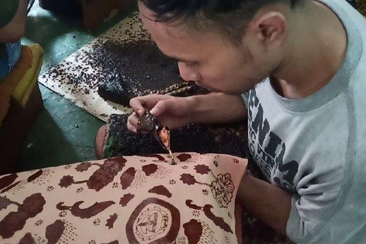 Proses pembuatan Batik Tradisiku, Bogor
