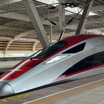 Ilustrasi kereta cepat Whoosh. Cara Menghubungkan Perangkat dengan WiFi di Stasiun Whoosh, Gratis Tanpa Password