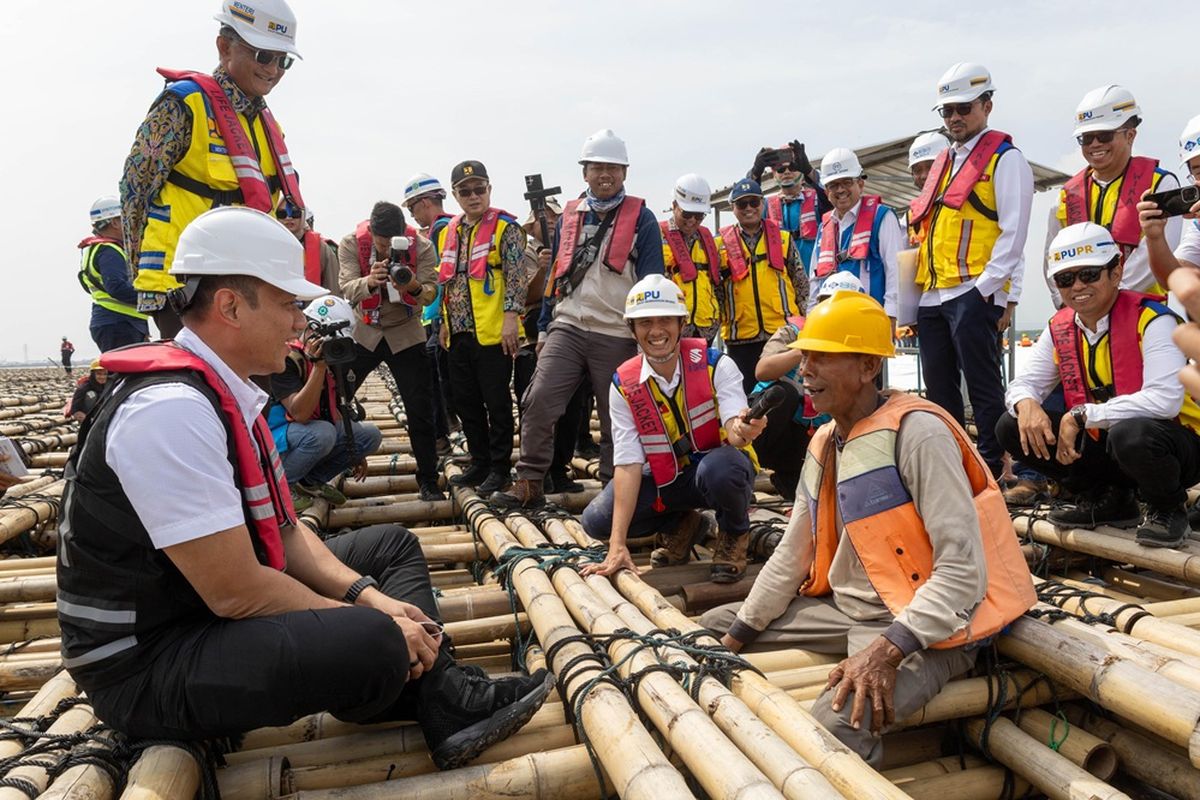 PT PP (Persero) Tbk (PTPP) menerima kunjungan kerja Menteri Koordinator Bidang Infrastruktur dan Pembangunan Kewilayahan (Menko IPK) Agus Harimurti Yudhoyono ke proyek pembangunan Tol Semarang-Demak Seksi 1, Sabtu (11/1/2025).