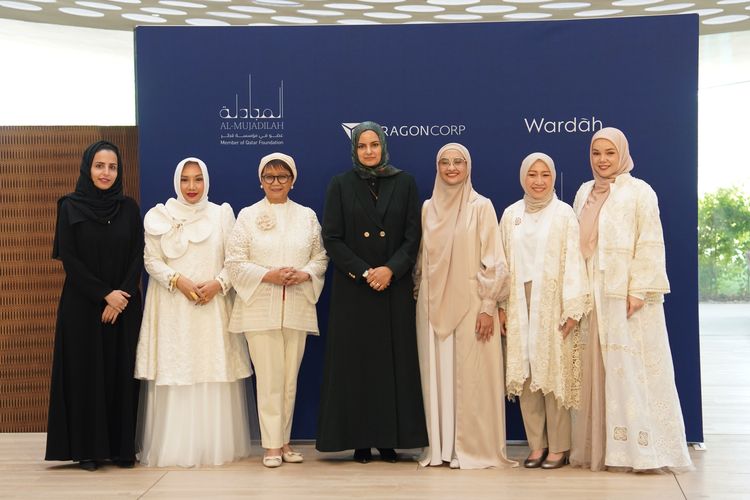 Salah satu perusahaan kecantikan di Indonesia, ParagonCorp, berkolaborasi dengan Al Mujadilah Women Center Qatar melalui flagship brand-nya, Wardah.