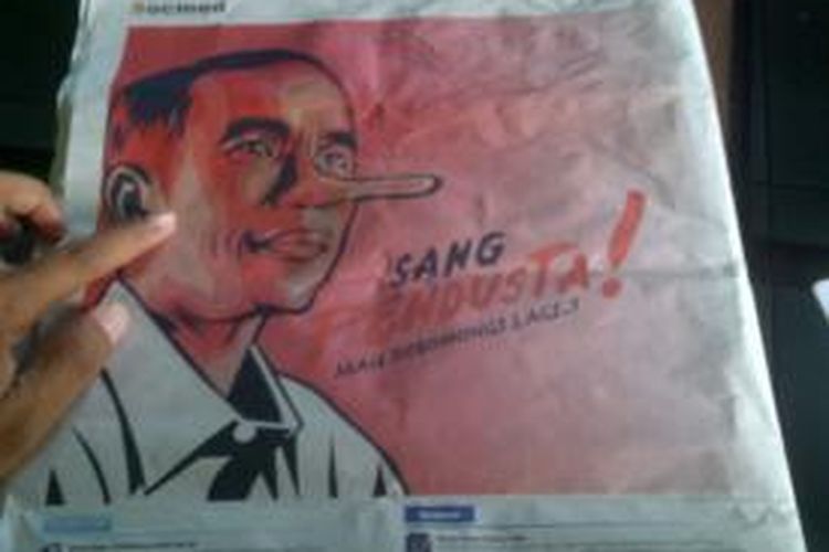 Tabloid salah satu alat kampanye hitam yang menyudutkan capres Jokowi, beredar di Tasikmalaya, Selasa (10/6/2014).