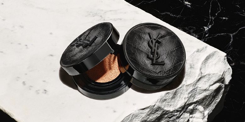 Le Cushion Encre De Peau Over Noir Limited Edition dari YSL Beauty.