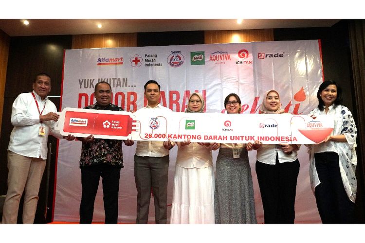 Alfamart menggelar aksi donor darah sebagai bagian dari program Setetes Darah untuk Pertiwi (Sehati) dalam rangka menyambut HUT ke-26 Alfamart