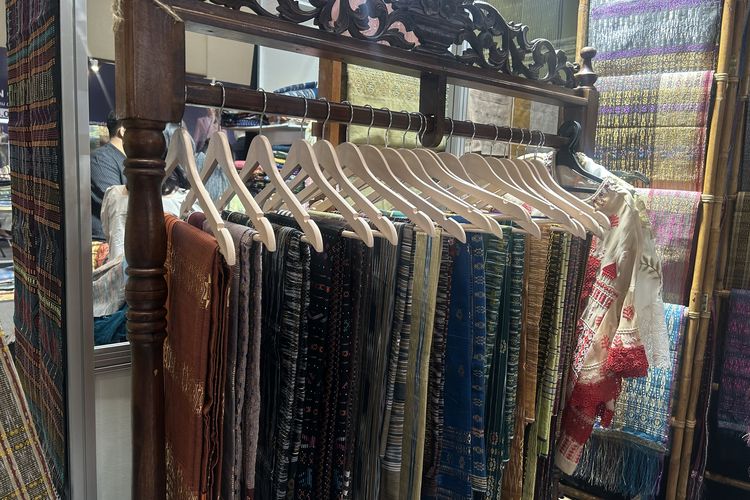 4 Cara Merawat Ulos agar Awet, Jangan Dicuci dengan Air