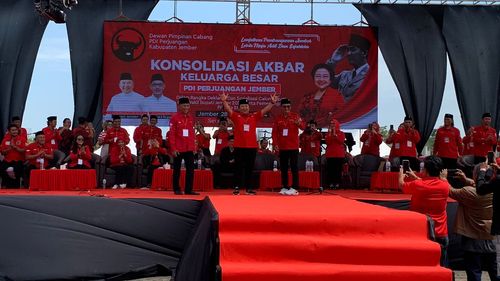 Gelar Konsolidasi Akbar, Bupati Hendy Dikukuhkan Jadi Kader PDIP
