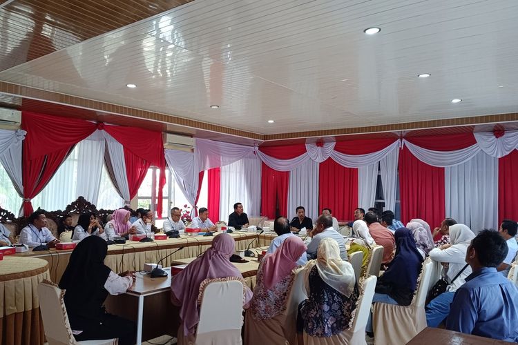 Perwakilan wali murid SMA Negeri 5 Bengkulu bertenu dengan DPRD Provinsi Bengkulu, Rabu (21/8/2025).