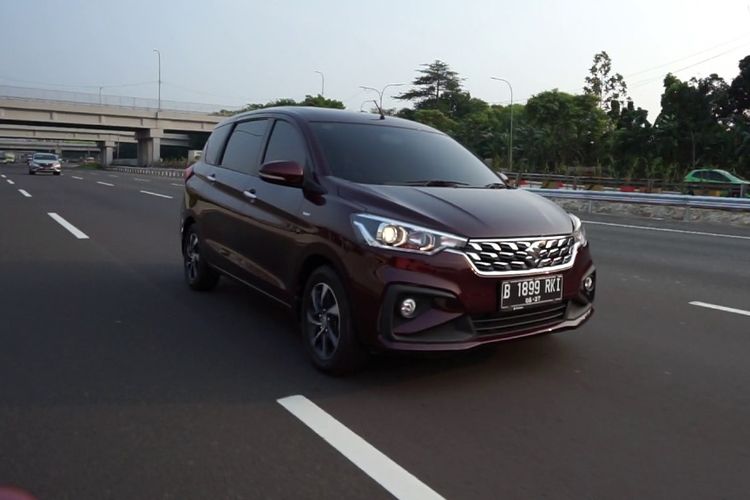 Test drive Suzuki Ertiga Hybrid di kawasan Puncak Bogor, jajal kenyamanan dan fitur mobil hybrid Suzuki