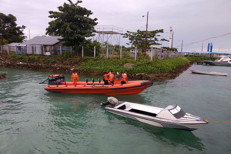Tim SAR Wakatobi bergerak menuju ke lokasi kapal tabrak karan, KM Manusela 05 