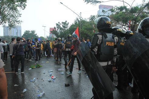 Demo Mahasiswa di Palembang Ricuh, Polisi Tembakkan Gas Air Mata