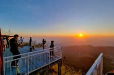 Indahnya Pesona Sunset di Taman Langit Gunung Telomoyo