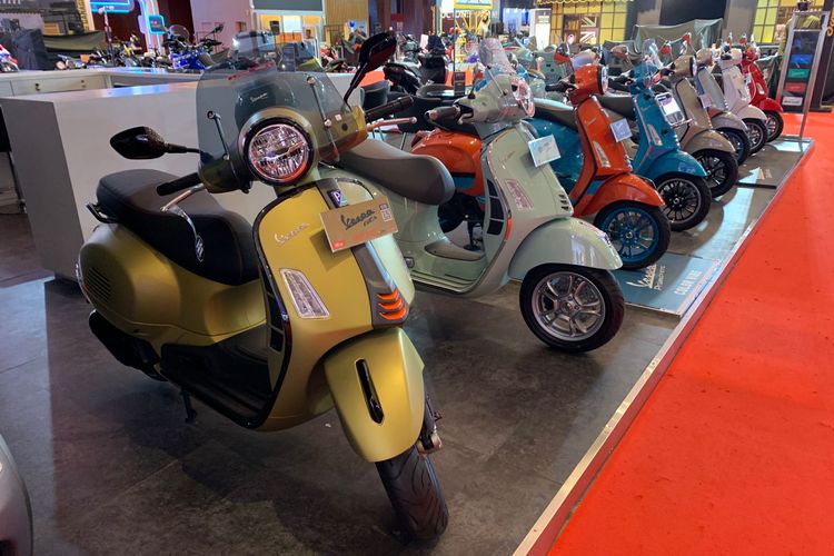 Booth Vespa di pameran IIMS 2024