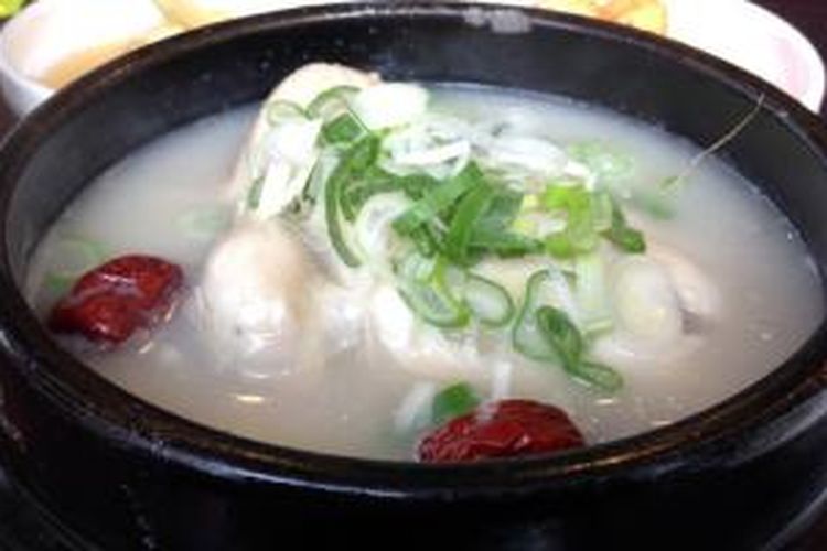 Samgyetang, sup ayam gingseng khas Korea ini nikmat, membuat Anda ketagihan.
