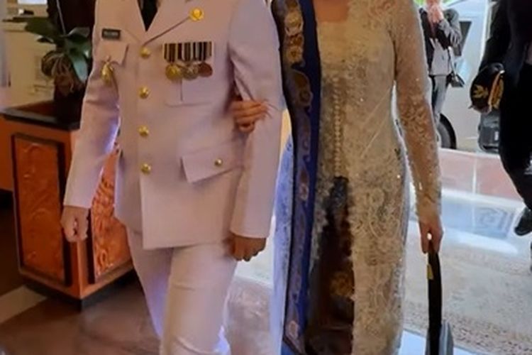 Arumi Bachsin dampingi Emil Dardak pelantikan. Tangkap layar dari Instagram/emildardak.