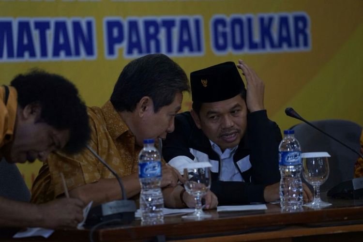 Ketua DPD I Partai Golkar Jawa Barat Ded Mulyadi (kanan) saat menghadiri diskusi di Yogyakarta, Minggu (26/11/2017).