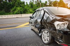 Mobil Kecelakaan di Jalan Prapanca Kebayoran Baru, Lalu Lintas Macet 