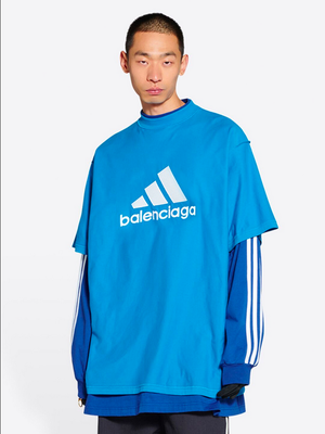 Salah satu koleksi Balenciaga x Adidas yang belum lama ini dirilis. 