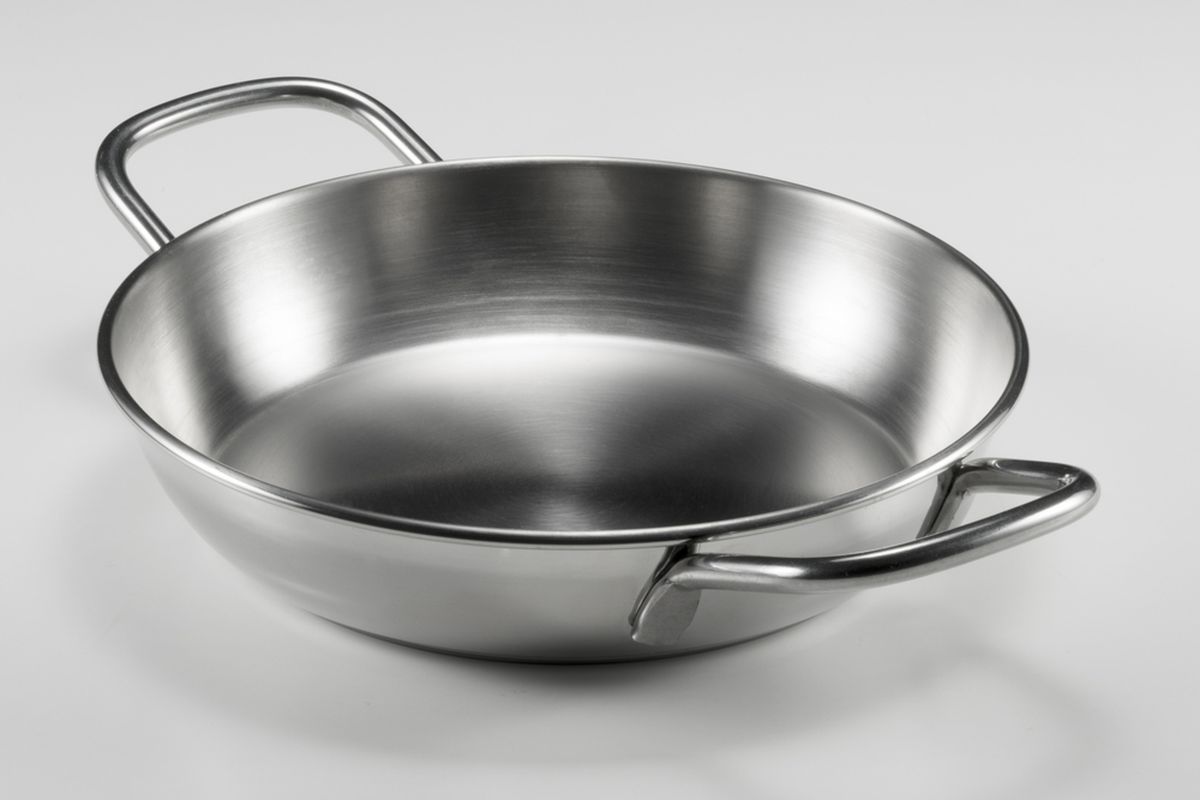 Trik Air Sederhana Ubah Wajan Stainless Steel Jadi Antilengket