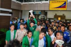 Protes Pemadaman Listrik, Massa HMI Pecahkan Kaca Kantor PLN Sanana