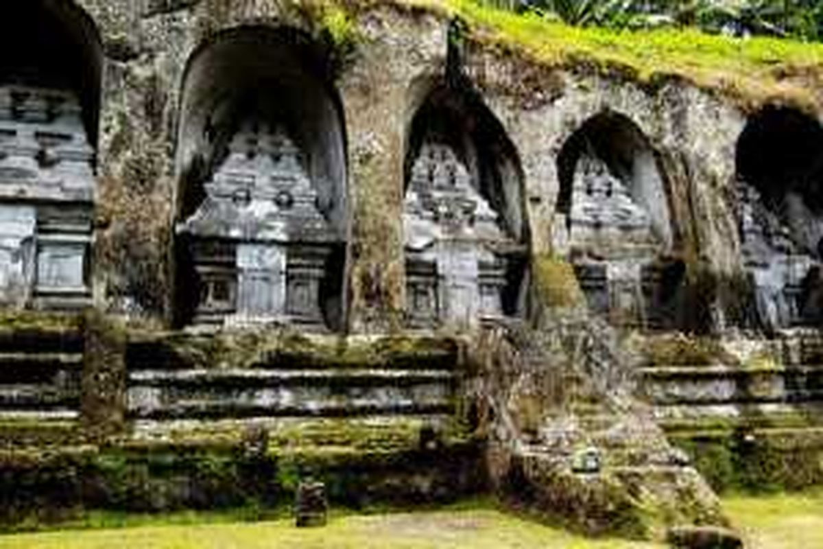 Candi Gunung Kawi di Desa Tampaksiring, Kecamatan Tampaksiring, Kabupaten Gianyar, Bali.