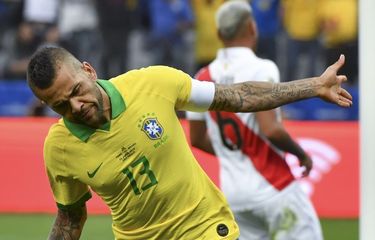 Dani Alves Kembali ke Barcelona Jadi Pemain dengan Gaji Terendah