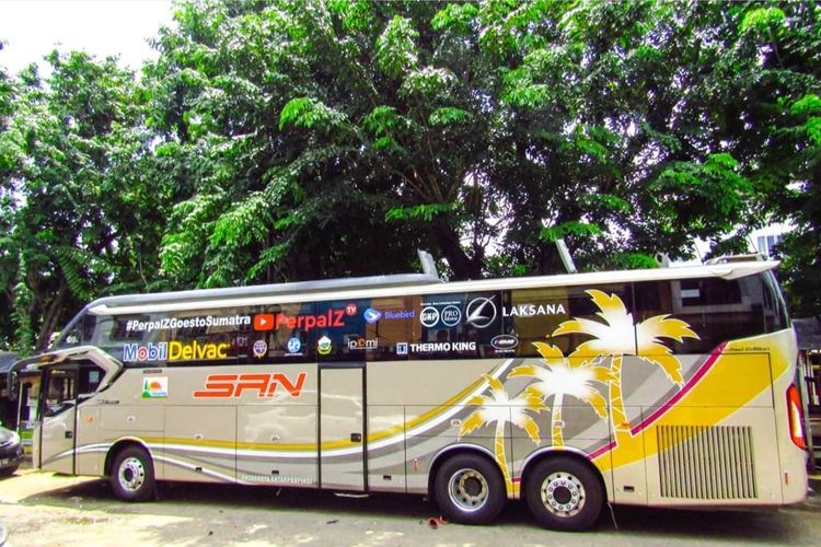 Ilustrasi bus. Meskipun banyak pilihan moda transportasi lain, bus kerap dipilih masyarakat karena harga tiket bus lebih murah.vApalagi kini masyarakat tidak perlu mengantre di terminal untuk pesan tiket bus. Berbagai platform telah menyediakan pembelian tiket bus online.