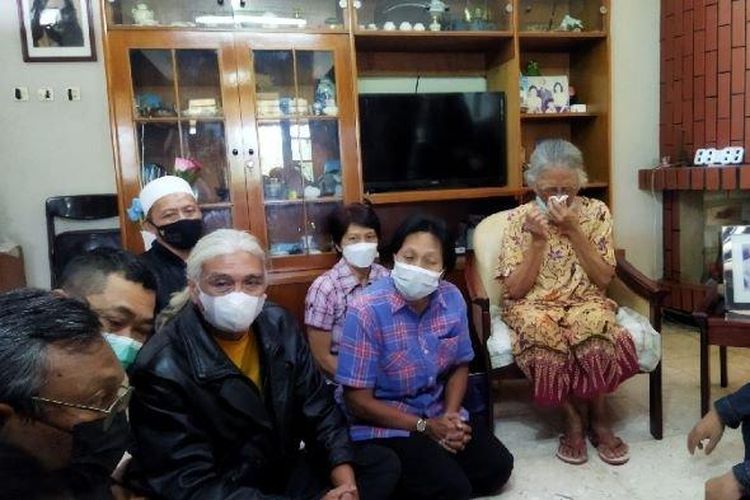 
Nenek Ellen di rumahnya Kampung Jayagiri, RT 04/11, Desa Jayagiri, Kecamatan Lembang, Kabupaten Bandung Barat (KBB), Jumat (14/1/2022). 