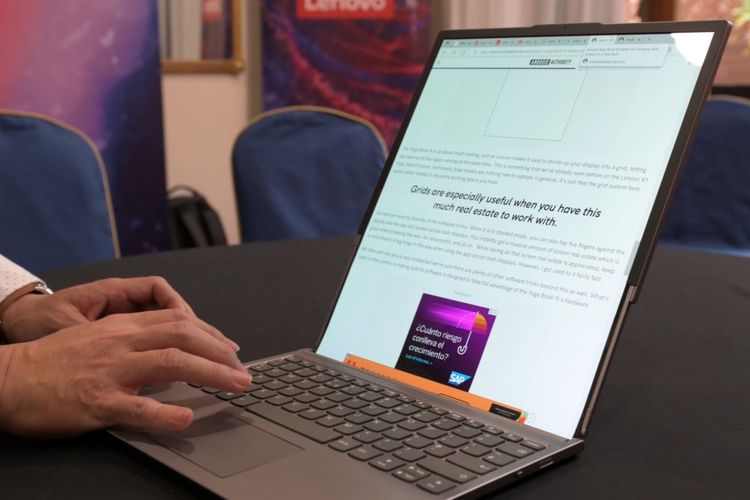 ilustrasi konsep laptop Lenovo dengan layar gulung