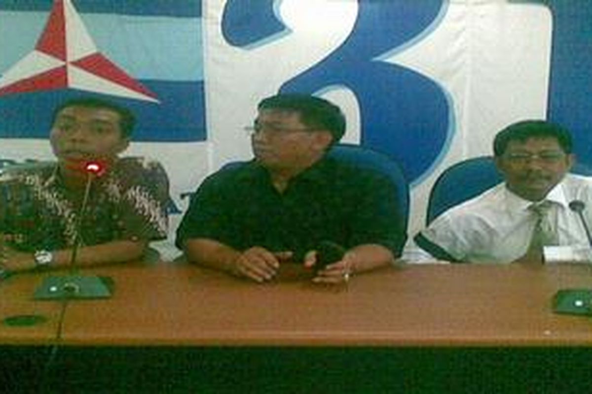 DPD Partai Demokrat Jatim mengintruksilan mengevaluasi jabatan publik terhadap Bram, politisi Demokrat yang diamankan karena terbukti mengkonsumsi dan mengedarkan narkoba. 