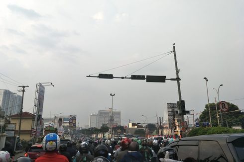 Lampu Lalu Lintas di Jalan Margonda Padam, Arus Lalu Lintas Tersendat