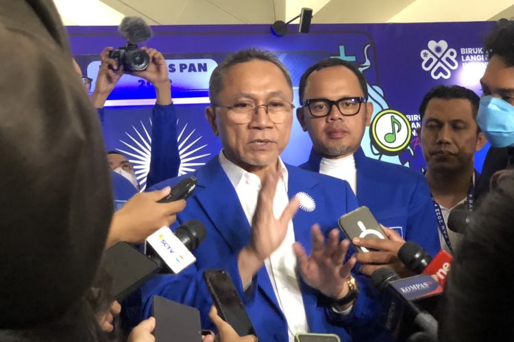 Ketua Umum Partai Amanat Nasional (PAN) Zulkifli Hasan ditemui pasca menutup rapat kerja nasional (Rakernas) PAN di Istora Senayan, Jakarta, Sabtu (27/8/2022). 