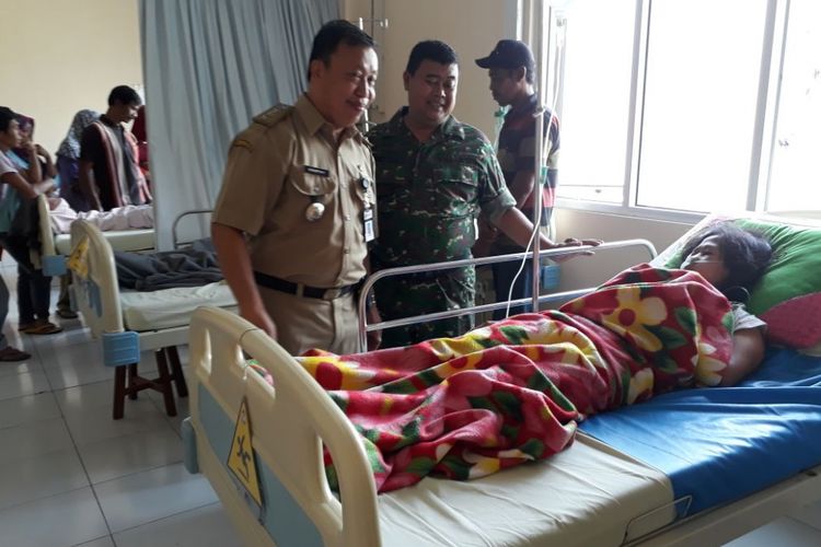 Seorang pasien dirawat di RSUD Muntilan, Kabupaten Magelang, karena diduga keracunan jamu, Selasa (27/3/2018).