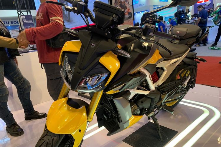 Motor sport TVS Apache RTR 310 yang merupakan kolaborasi TVS dengan BMW meluncur di IMOS 2024. 