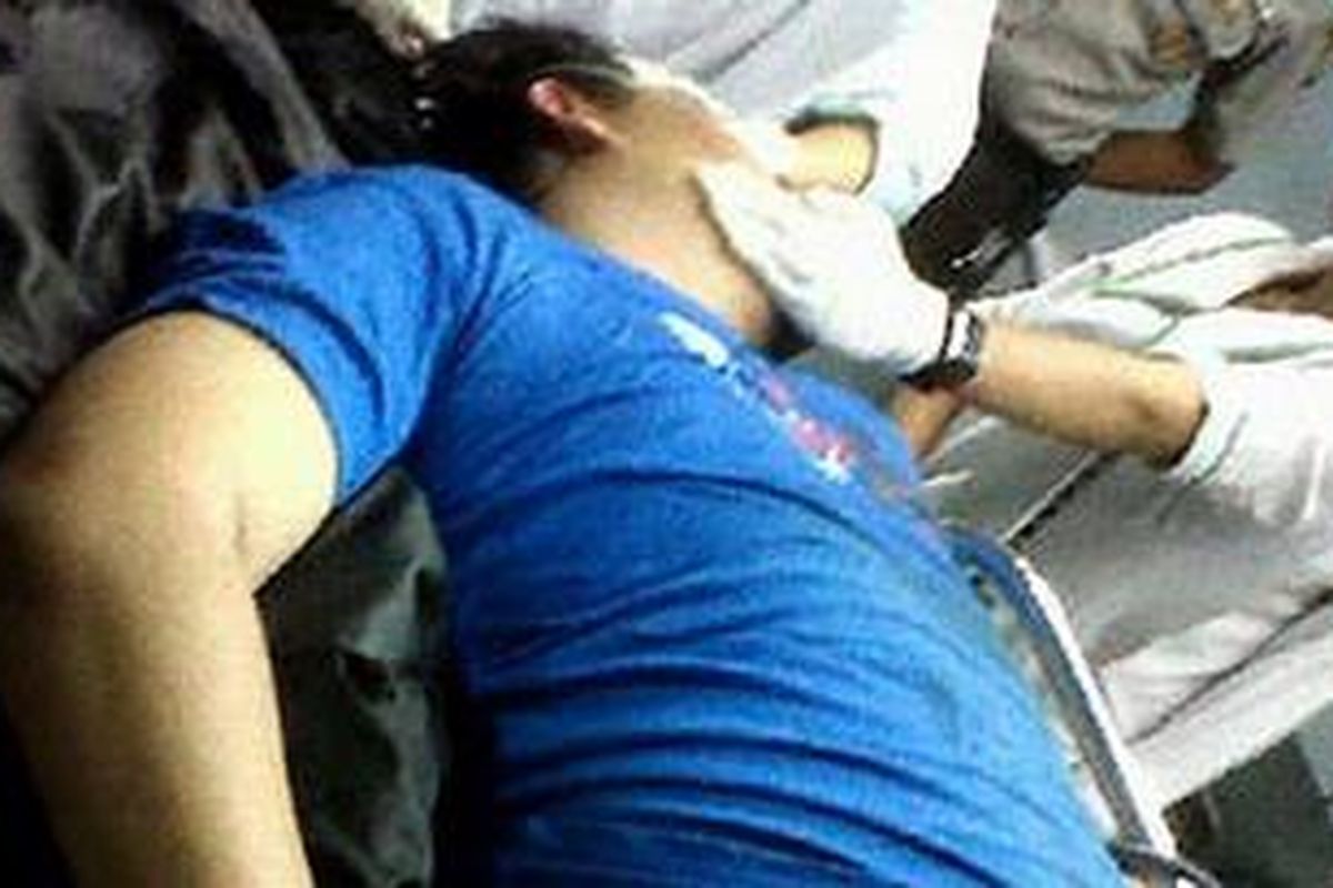 Perampok Bank Mega Syariah M Zaidan (29) dibawa ke rumah sakit Polri untuk diobati luka tembaknya.