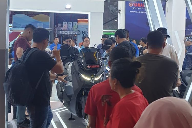 Yamaha Nmax Turbo pada booth Yamaha di ajang Jakarta Fair 2024