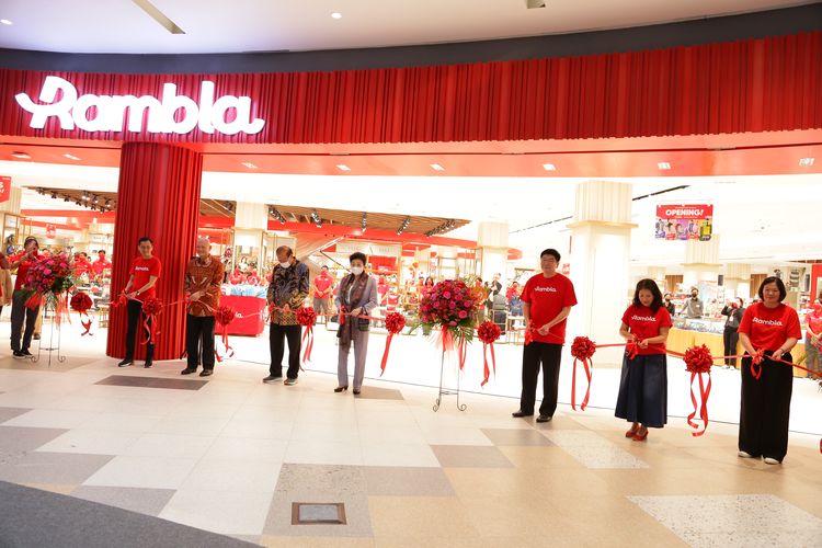 PT Star Maju Sentosa memperluas pangsa pasar dengan melakukan pembukaan dua toko baru sekaligus yang berlokasi di Summarecon Mall Bandung (Summaba), Kamis (18/1/2024)
