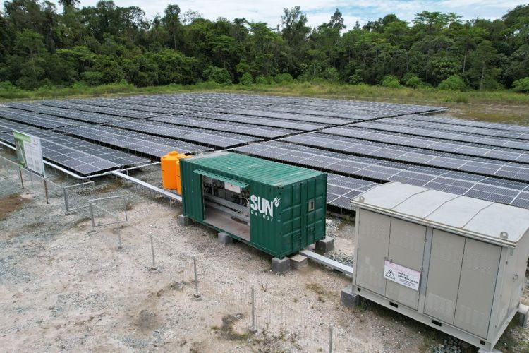Aplikasi teknologi solar PV Roll Up dari SUN Energy di kawasan pertambangan.