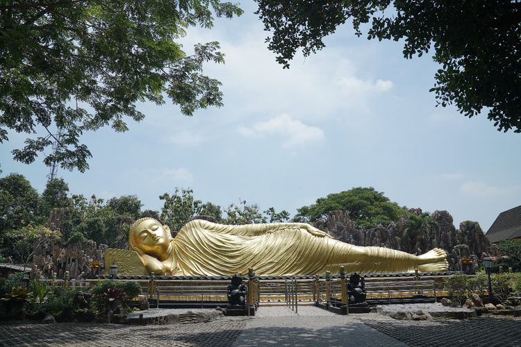Patung Buddha Tidur di Desa Wisata Kampung Majapahit Desa Bejijong.