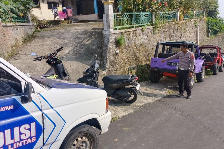 Jeep Hilang Kendali dan Tabrak Rumah di Jalan Kemuning Karanganyar, 1 Orang Tewas